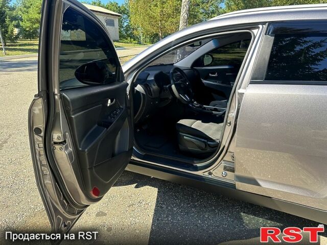 Сірий Кіа Sportage, об'ємом двигуна 2 л та пробігом 121 тис. км за 13950 $, фото 6 на Automoto.ua