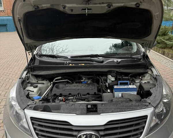 Серый Киа Sportage, объемом двигателя 2 л и пробегом 152 тыс. км за 13350 $, фото 7 на Automoto.ua