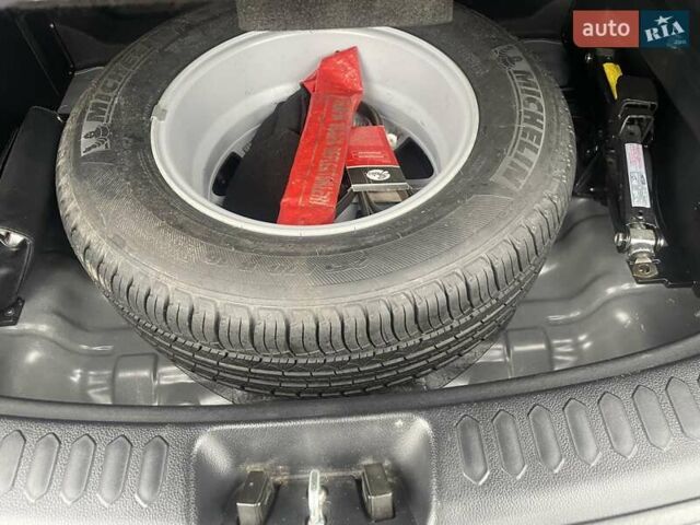 Серый Киа Sportage, объемом двигателя 2 л и пробегом 77 тыс. км за 12500 $, фото 14 на Automoto.ua