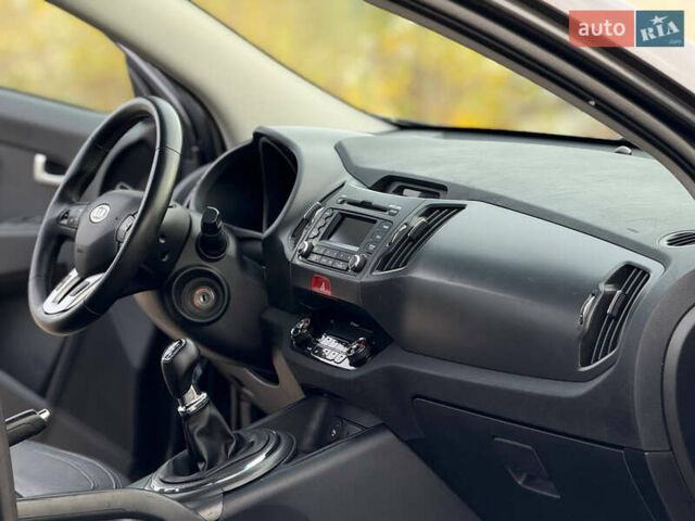 Серый Киа Sportage, объемом двигателя 2 л и пробегом 235 тыс. км за 12500 $, фото 20 на Automoto.ua
