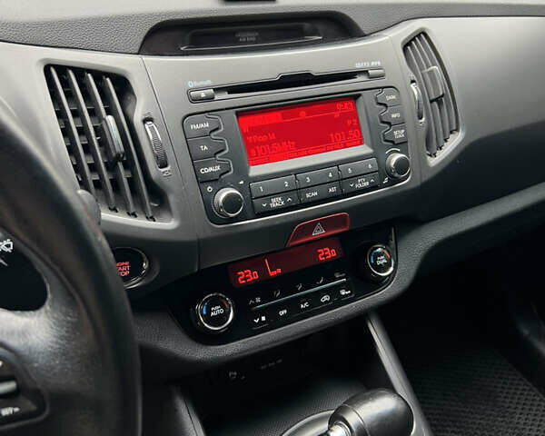 Сірий Кіа Sportage, об'ємом двигуна 2 л та пробігом 135 тис. км за 12499 $, фото 25 на Automoto.ua