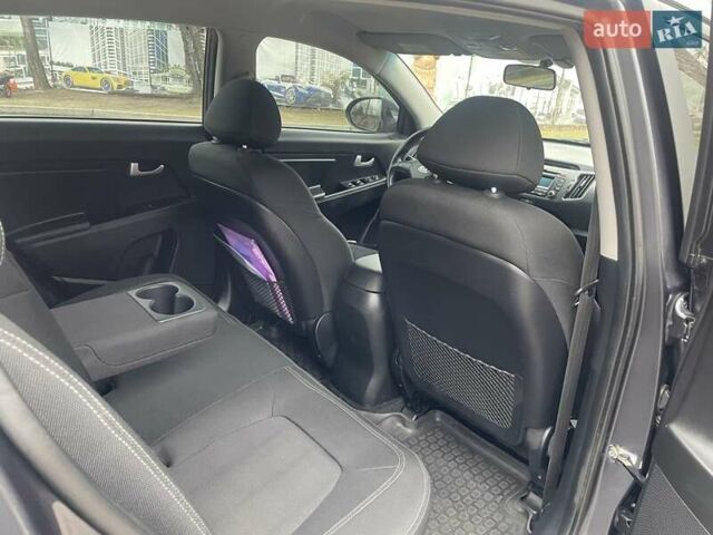 Серый Киа Sportage, объемом двигателя 2 л и пробегом 77 тыс. км за 12500 $, фото 16 на Automoto.ua