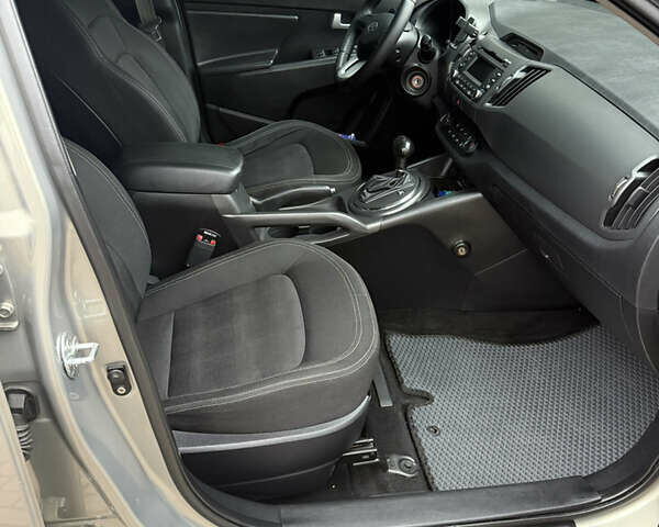 Серый Киа Sportage, объемом двигателя 2 л и пробегом 152 тыс. км за 13350 $, фото 10 на Automoto.ua