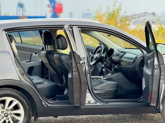Серый Киа Sportage, объемом двигателя 2 л и пробегом 230 тыс. км за 12500 $, фото 7 на Automoto.ua