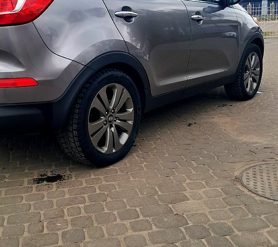 Серый Киа Sportage, объемом двигателя 2.4 л и пробегом 205 тыс. км за 11500 $, фото 2 на Automoto.ua