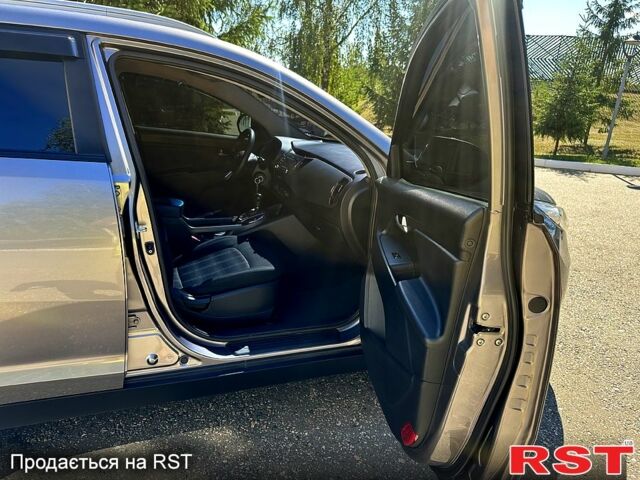 Сірий Кіа Sportage, об'ємом двигуна 2 л та пробігом 121 тис. км за 13950 $, фото 8 на Automoto.ua