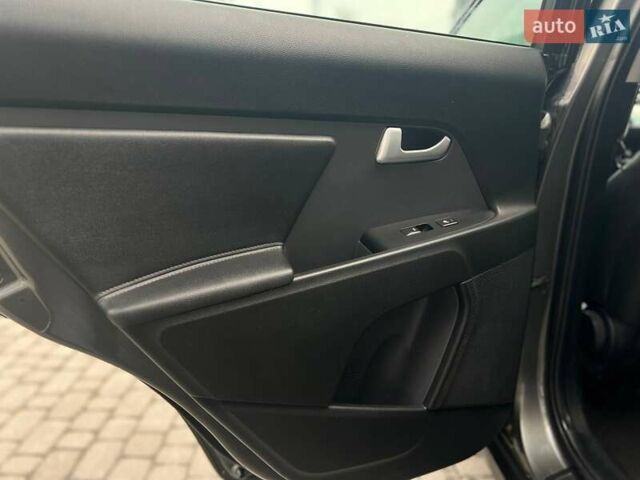 Серый Киа Sportage, объемом двигателя 2 л и пробегом 222 тыс. км за 14300 $, фото 15 на Automoto.ua