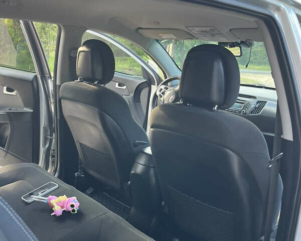 Сірий Кіа Sportage, об'ємом двигуна 2 л та пробігом 145 тис. км за 12800 $, фото 3 на Automoto.ua