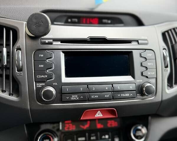 Сірий Кіа Sportage, об'ємом двигуна 2 л та пробігом 160 тис. км за 12300 $, фото 1 на Automoto.ua