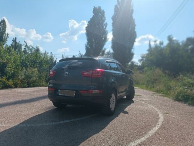 Серый Киа Sportage, объемом двигателя 2 л и пробегом 225 тыс. км за 11000 $, фото 3 на Automoto.ua
