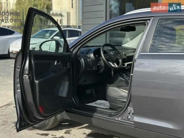 Серый Киа Sportage, объемом двигателя 2 л и пробегом 240 тыс. км за 13500 $, фото 1 на Automoto.ua