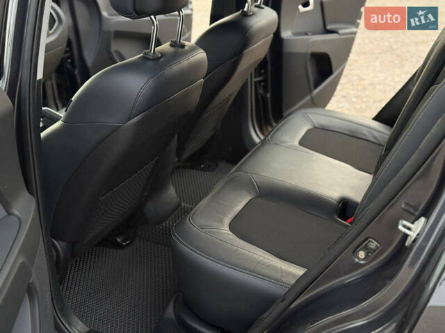 Серый Киа Sportage, объемом двигателя 2 л и пробегом 235 тыс. км за 12500 $, фото 9 на Automoto.ua