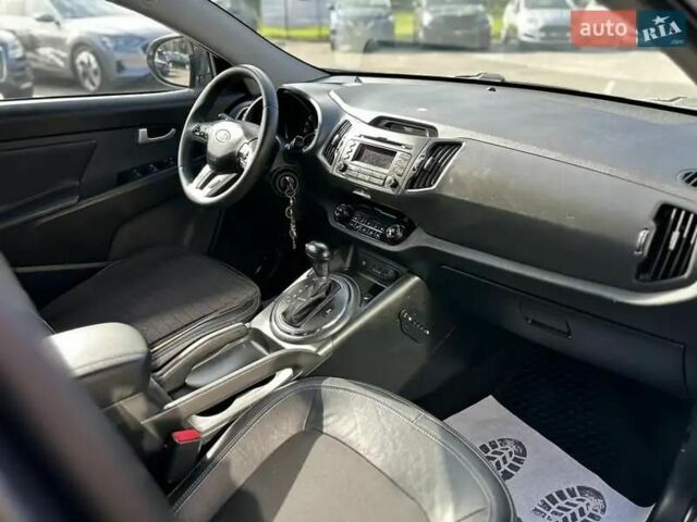 Серый Киа Sportage, объемом двигателя 2 л и пробегом 240 тыс. км за 13500 $, фото 3 на Automoto.ua