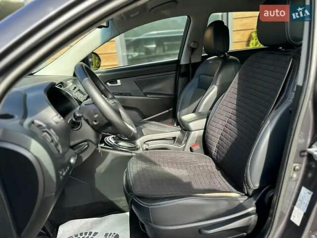 Серый Киа Sportage, объемом двигателя 2 л и пробегом 240 тыс. км за 13500 $, фото 2 на Automoto.ua