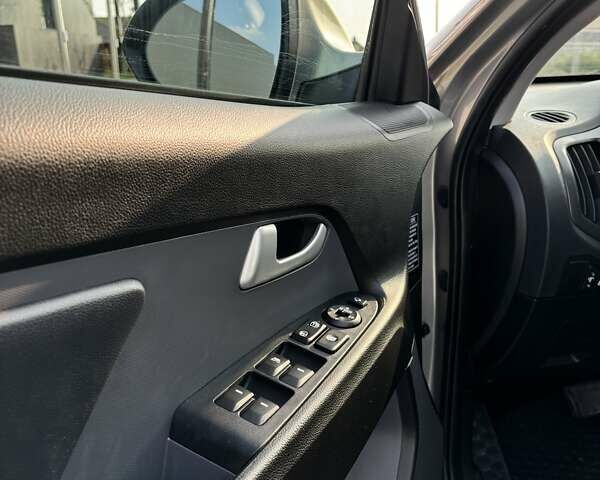 Серый Киа Sportage, объемом двигателя 2 л и пробегом 149 тыс. км за 14200 $, фото 27 на Automoto.ua