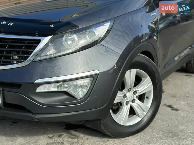 Серый Киа Sportage, объемом двигателя 2 л и пробегом 240 тыс. км за 13500 $, фото 4 на Automoto.ua