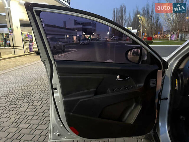 Серый Киа Sportage, объемом двигателя 2 л и пробегом 177 тыс. км за 13000 $, фото 15 на Automoto.ua