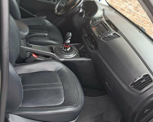 Серый Киа Sportage, объемом двигателя 2 л и пробегом 296 тыс. км за 12200 $, фото 19 на Automoto.ua