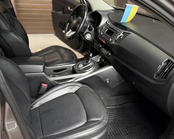 Сірий Кіа Sportage, об'ємом двигуна 2 л та пробігом 160 тис. км за 12300 $, фото 9 на Automoto.ua
