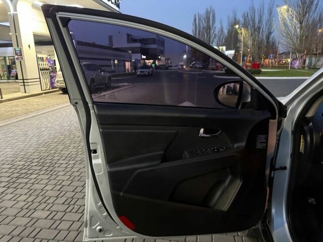 Серый Киа Sportage, объемом двигателя 2 л и пробегом 177 тыс. км за 13000 $, фото 8 на Automoto.ua