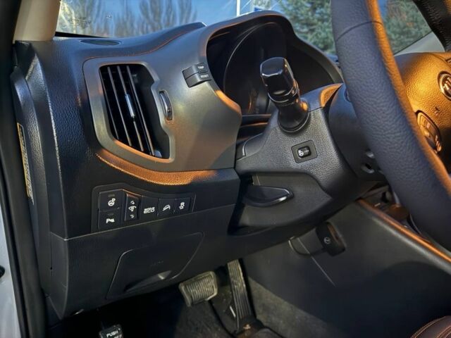 Серый Киа Sportage, объемом двигателя 2 л и пробегом 177 тыс. км за 13000 $, фото 12 на Automoto.ua