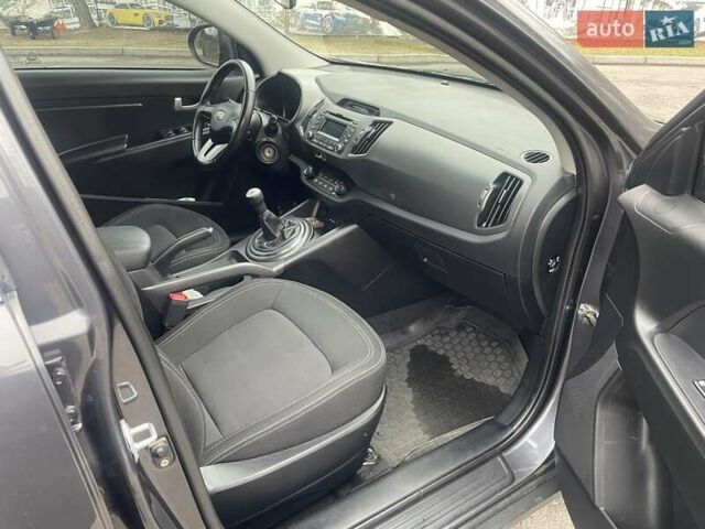 Серый Киа Sportage, объемом двигателя 2 л и пробегом 77 тыс. км за 12500 $, фото 18 на Automoto.ua