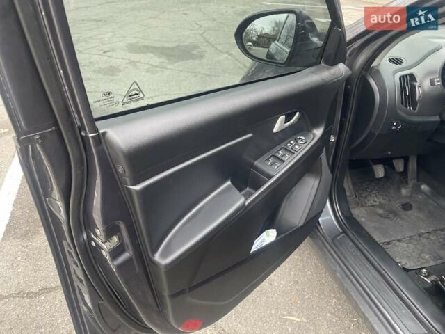 Серый Киа Sportage, объемом двигателя 2 л и пробегом 77 тыс. км за 12500 $, фото 11 на Automoto.ua
