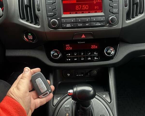 Сірий Кіа Sportage, об'ємом двигуна 2 л та пробігом 159 тис. км за 13499 $, фото 25 на Automoto.ua