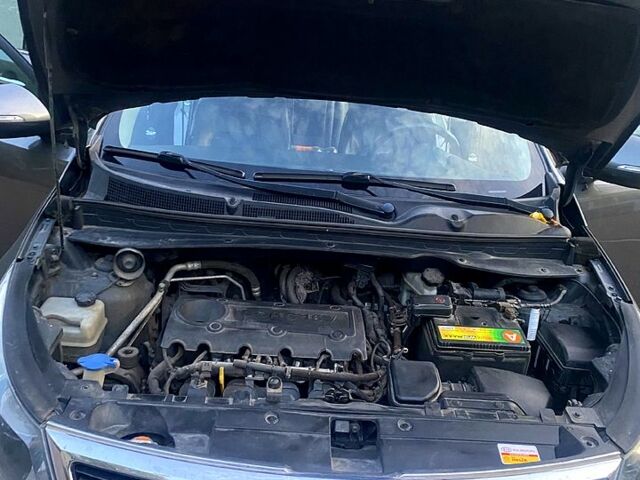 Сірий Кіа Sportage, об'ємом двигуна 2 л та пробігом 202 тис. км за 13200 $, фото 1 на Automoto.ua