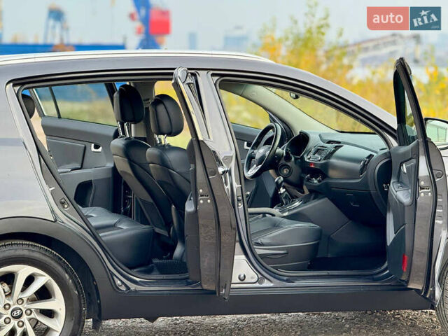 Серый Киа Sportage, объемом двигателя 2 л и пробегом 235 тыс. км за 12500 $, фото 7 на Automoto.ua