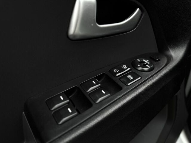 Сірий Кіа Sportage, об'ємом двигуна 2 л та пробігом 178 тис. км за 10500 $, фото 12 на Automoto.ua