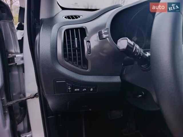 Серый Киа Sportage, объемом двигателя 2 л и пробегом 193 тыс. км за 14858 $, фото 48 на Automoto.ua