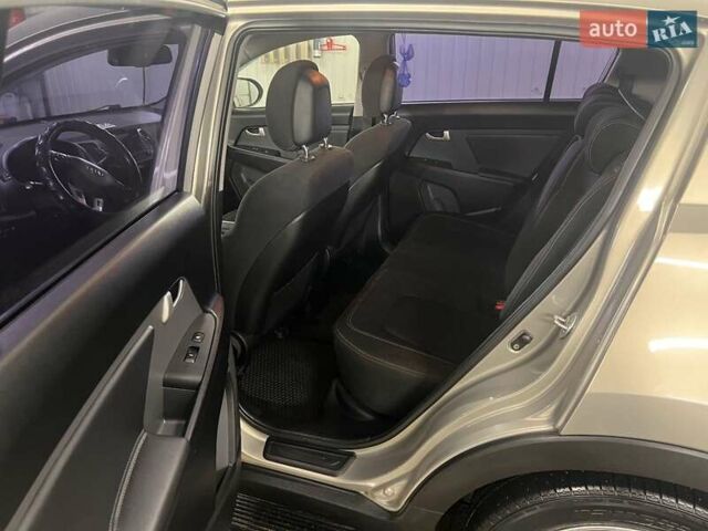 Серый Киа Sportage, объемом двигателя 2 л и пробегом 191 тыс. км за 10000 $, фото 20 на Automoto.ua