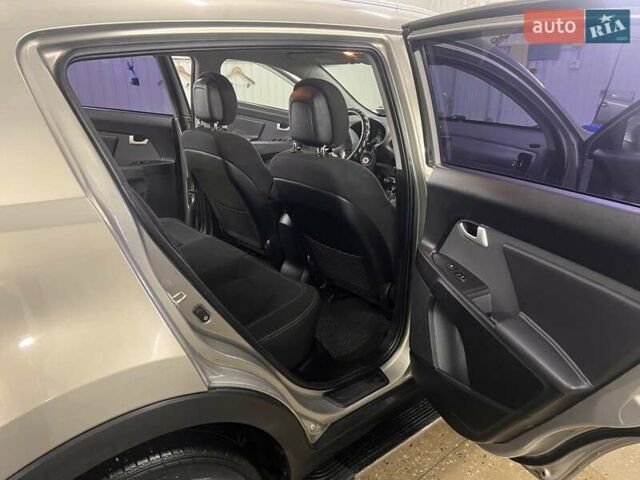 Серый Киа Sportage, объемом двигателя 2 л и пробегом 191 тыс. км за 10000 $, фото 15 на Automoto.ua