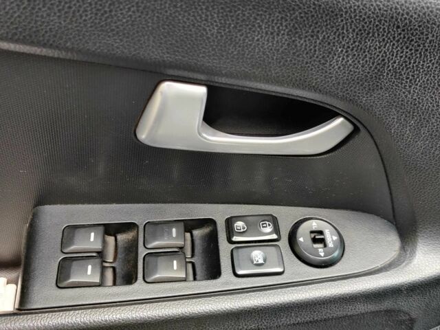 Серый Киа Sportage, объемом двигателя 2 л и пробегом 170 тыс. км за 11500 $, фото 9 на Automoto.ua