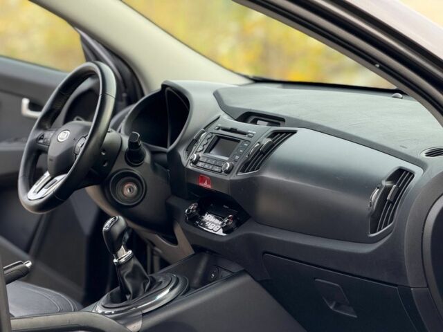 Серый Киа Sportage, объемом двигателя 2 л и пробегом 230 тыс. км за 12500 $, фото 10 на Automoto.ua