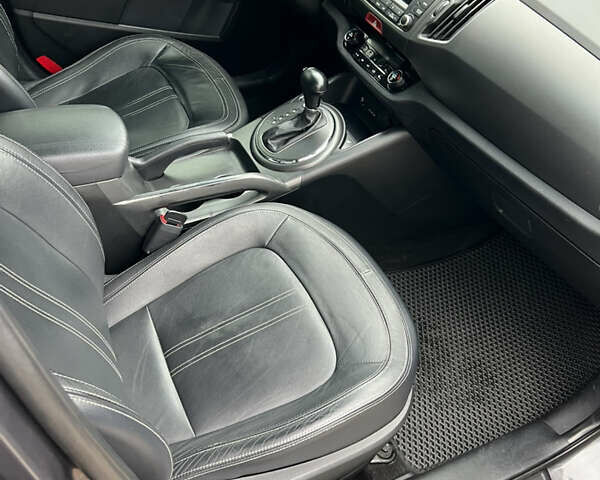 Сірий Кіа Sportage, об'ємом двигуна 2 л та пробігом 135 тис. км за 12499 $, фото 36 на Automoto.ua