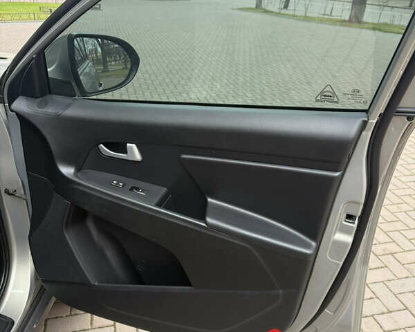 Серый Киа Sportage, объемом двигателя 2 л и пробегом 152 тыс. км за 13350 $, фото 8 на Automoto.ua