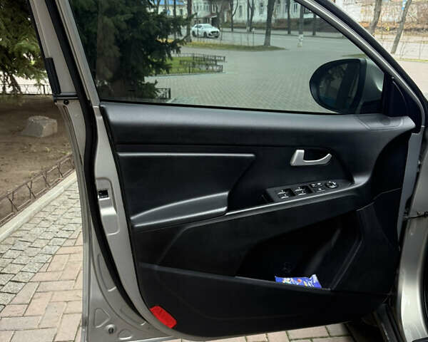 Серый Киа Sportage, объемом двигателя 2 л и пробегом 152 тыс. км за 13350 $, фото 23 на Automoto.ua