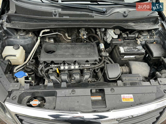Сірий Кіа Sportage, об'ємом двигуна 2 л та пробігом 135 тис. км за 12499 $, фото 35 на Automoto.ua