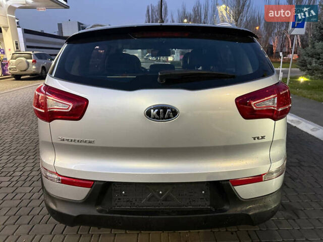 Серый Киа Sportage, объемом двигателя 2 л и пробегом 177 тыс. км за 13000 $, фото 4 на Automoto.ua