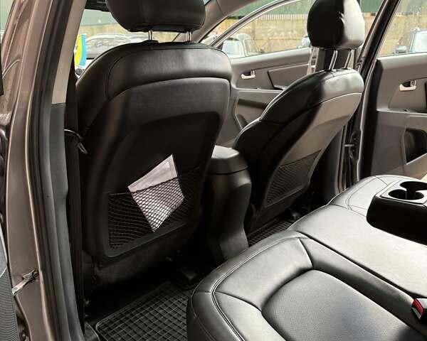 Сірий Кіа Sportage, об'ємом двигуна 2 л та пробігом 160 тис. км за 12300 $, фото 5 на Automoto.ua