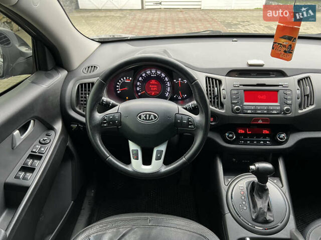 Сірий Кіа Sportage, об'ємом двигуна 2 л та пробігом 135 тис. км за 12499 $, фото 20 на Automoto.ua
