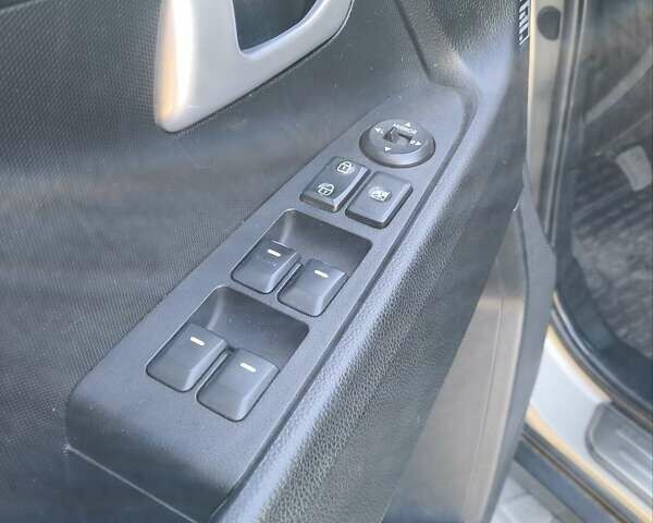 Серый Киа Sportage, объемом двигателя 1.69 л и пробегом 199 тыс. км за 11500 $, фото 1 на Automoto.ua