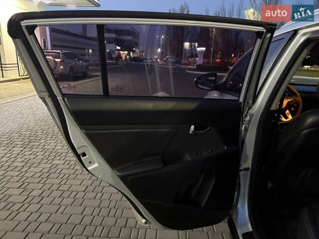 Серый Киа Sportage, объемом двигателя 2 л и пробегом 177 тыс. км за 13000 $, фото 19 на Automoto.ua