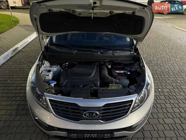 Серый Киа Sportage, объемом двигателя 2 л и пробегом 177 тыс. км за 13000 $, фото 11 на Automoto.ua