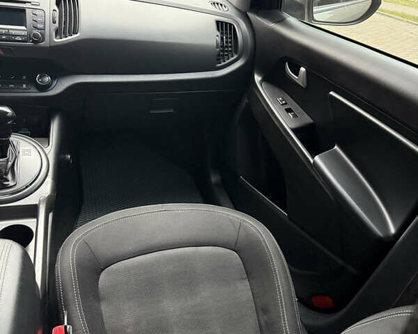 Серый Киа Sportage, объемом двигателя 2 л и пробегом 152 тыс. км за 13350 $, фото 18 на Automoto.ua