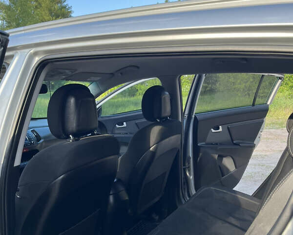 Сірий Кіа Sportage, об'ємом двигуна 2 л та пробігом 145 тис. км за 12800 $, фото 7 на Automoto.ua