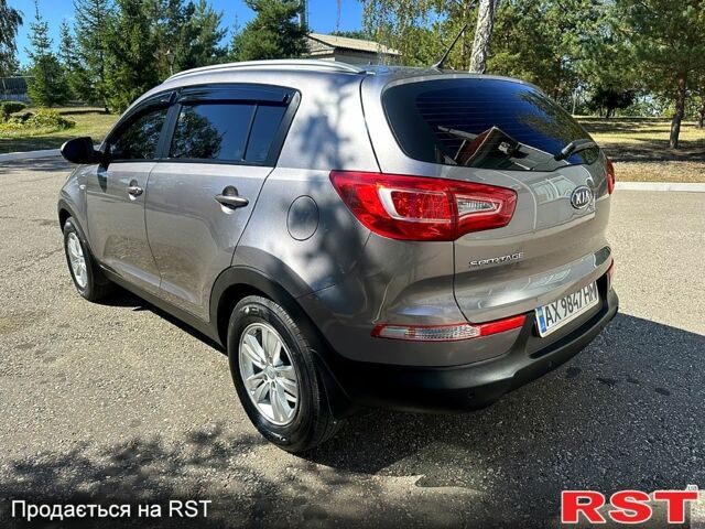 Сірий Кіа Sportage, об'ємом двигуна 2 л та пробігом 121 тис. км за 13950 $, фото 2 на Automoto.ua