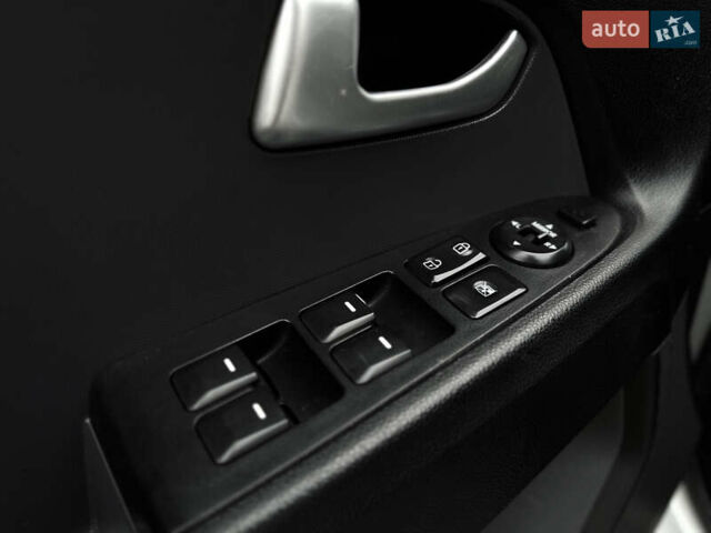 Серый Киа Sportage, объемом двигателя 2 л и пробегом 180 тыс. км за 10300 $, фото 12 на Automoto.ua